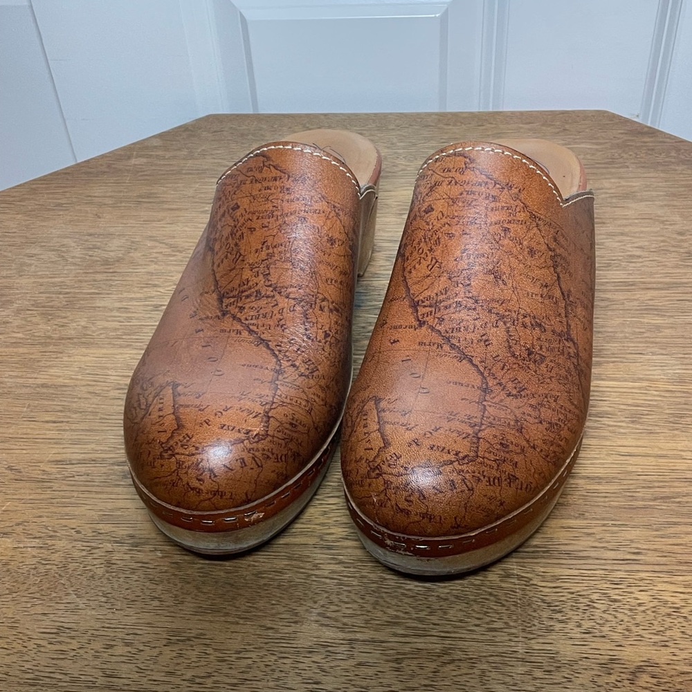 Patricia Nash Carmine map-print leather slip-on clogs Size 8.5 Italian Leather - Picture 3 of 10